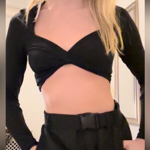 Long sleeve crop top